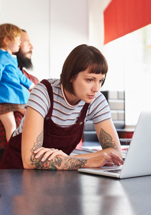 maggi-sardo-laptop-tatoo-closeup